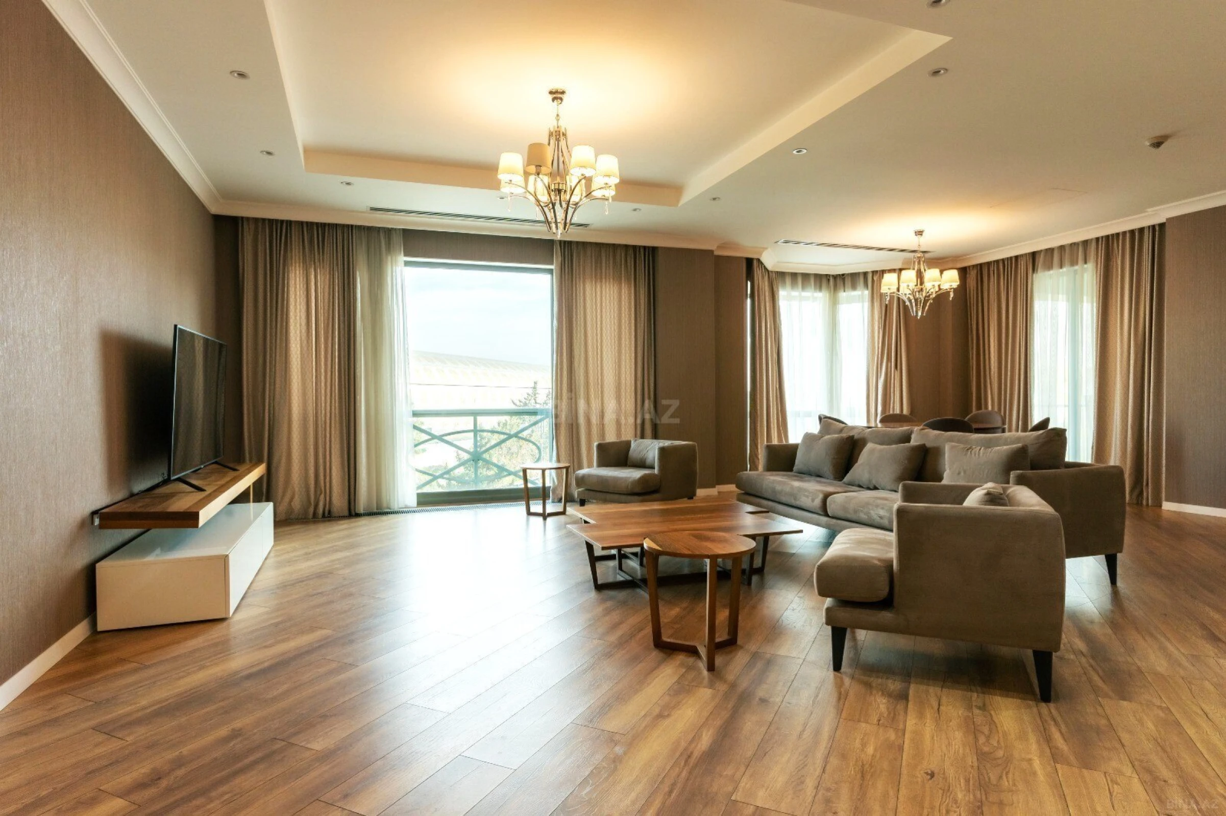 Kirayə verilir 4 otaqlı mənzil 330 m²