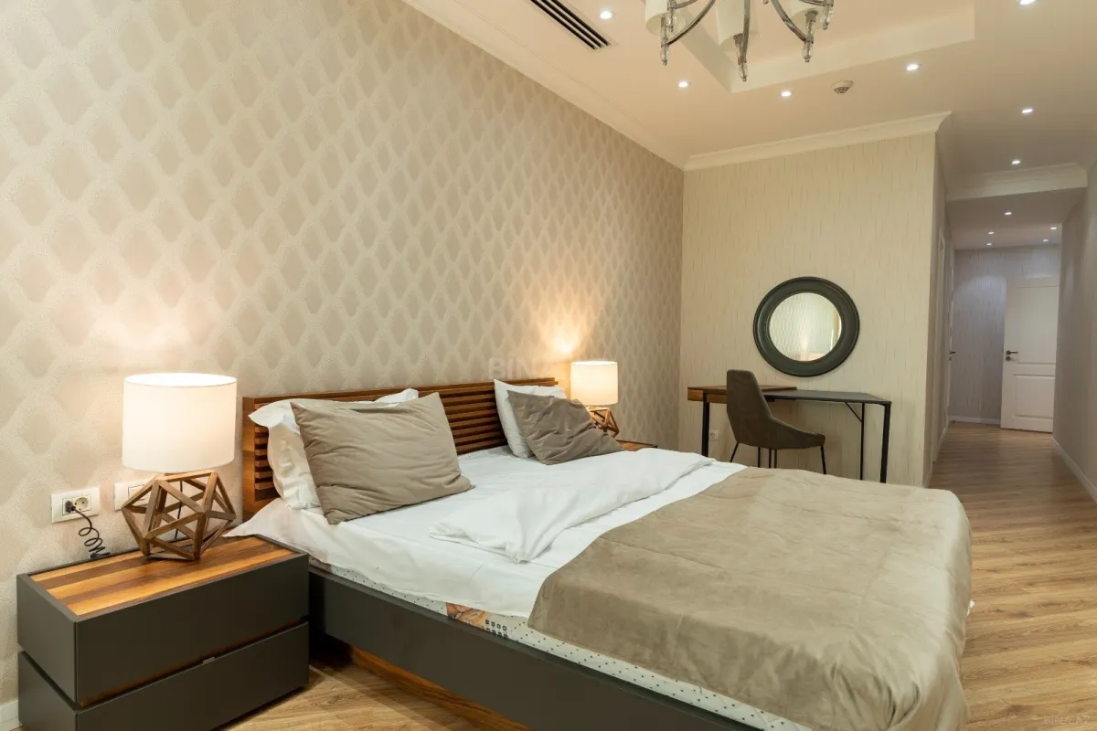 Kirayə verilir 4 otaqlı mənzil 330 m²