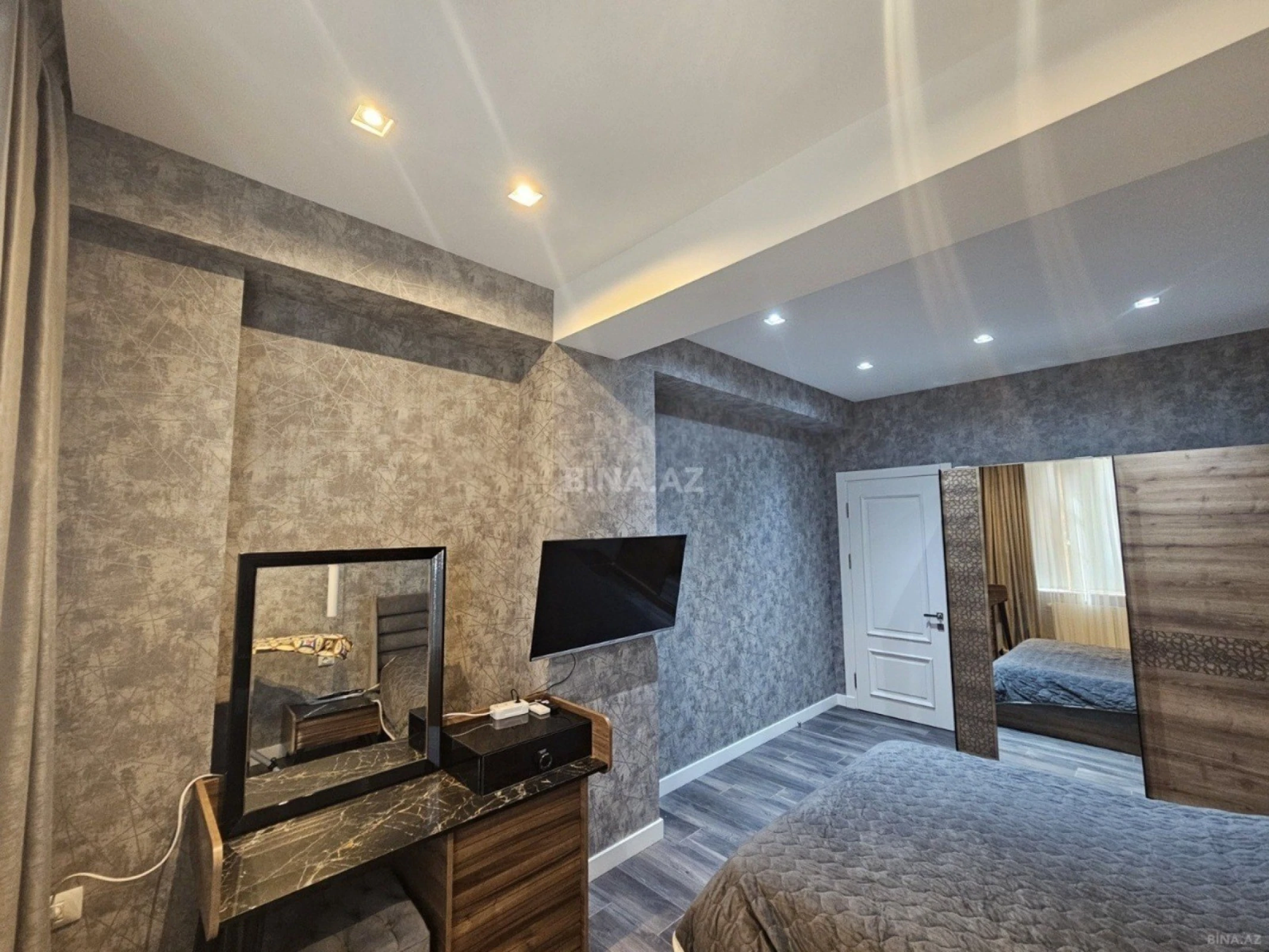 Kirayə verilir 2 otaqlı mənzil 95 m²