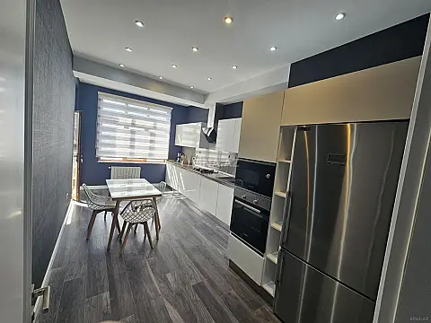 Kirayə verilir 2 otaqlı mənzil 95 m²