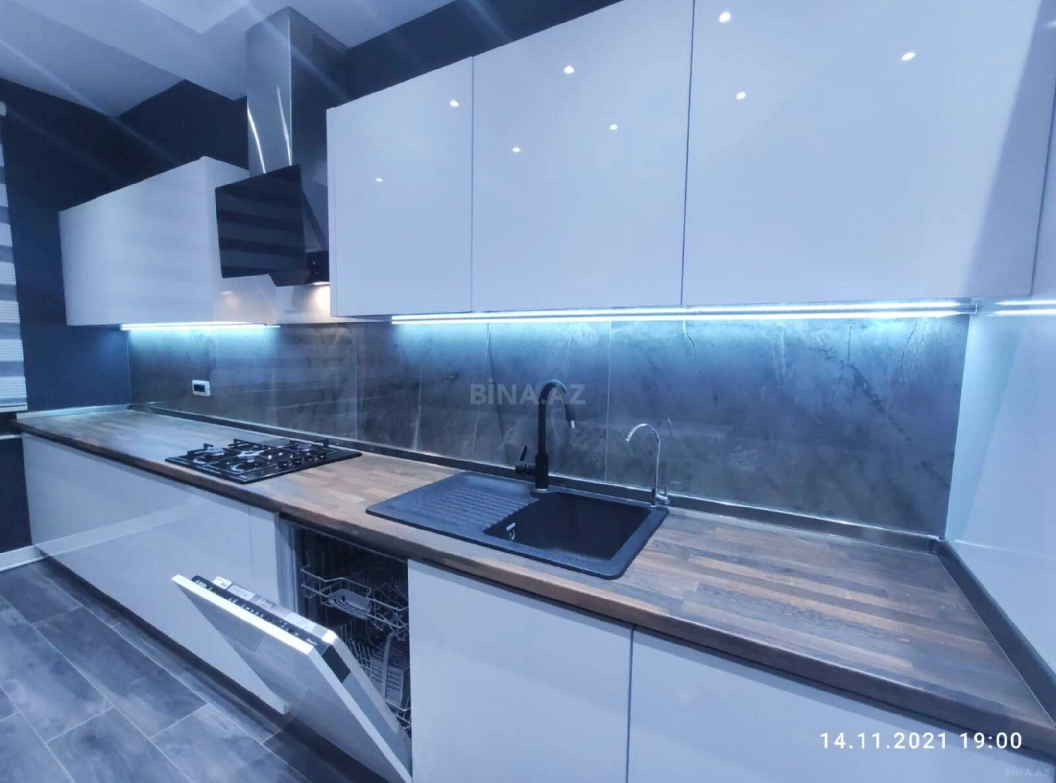 Kirayə verilir 2 otaqlı mənzil 95 m²