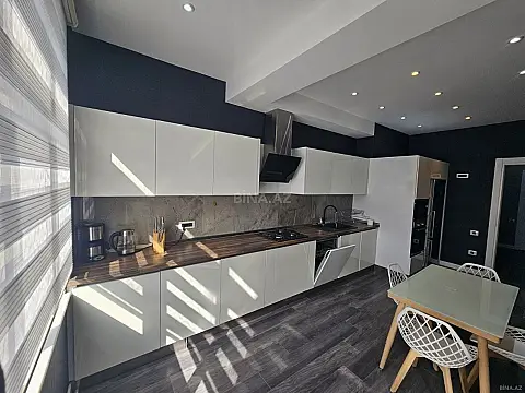 Kirayə verilir 2 otaqlı mənzil 95 m²