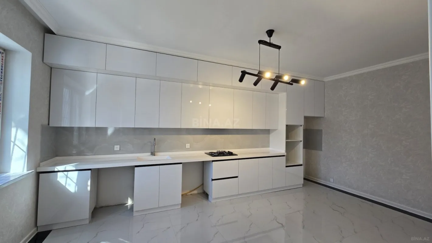 Satılır 6 otaqlı həyət evi 220 m²