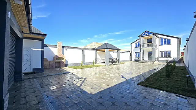 Satılır 6 otaqlı həyət evi 220 m²