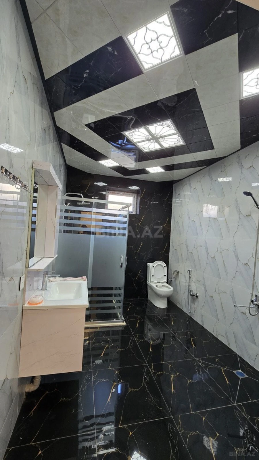 Satılır 6 otaqlı həyət evi 220 m²