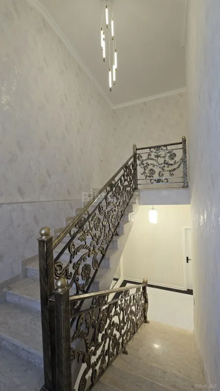 Satılır 6 otaqlı həyət evi 220 m²