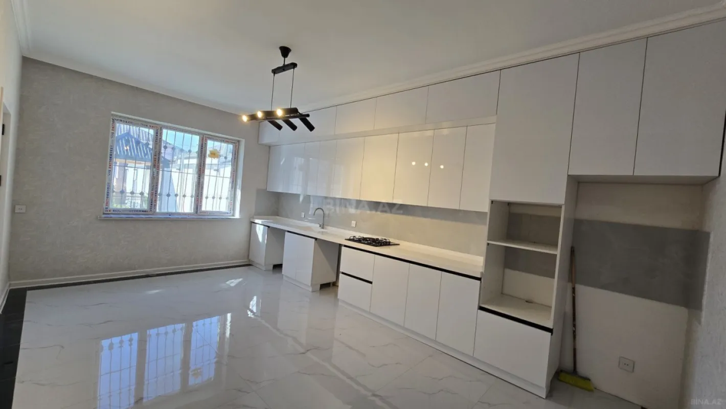 Satılır 6 otaqlı həyət evi 220 m²