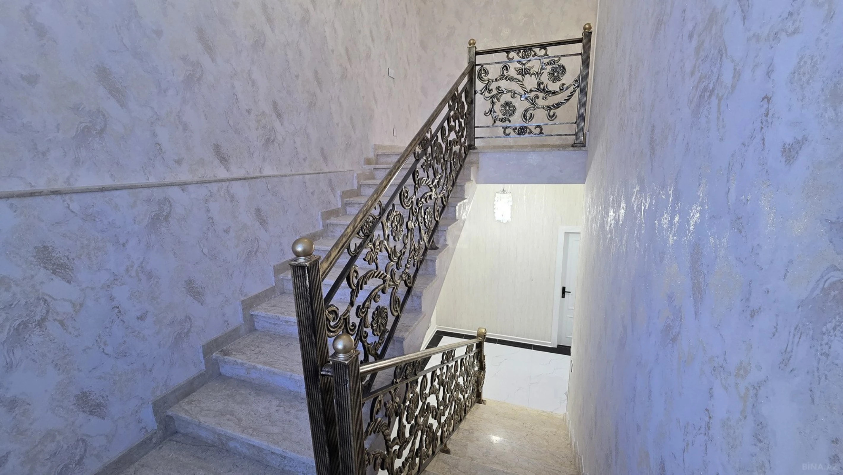 Satılır 6 otaqlı həyət evi 220 m²