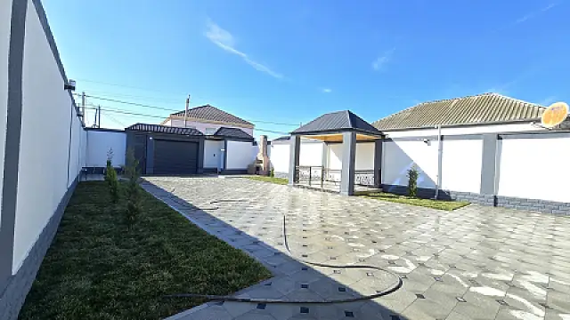 Satılır 6 otaqlı həyət evi 220 m²