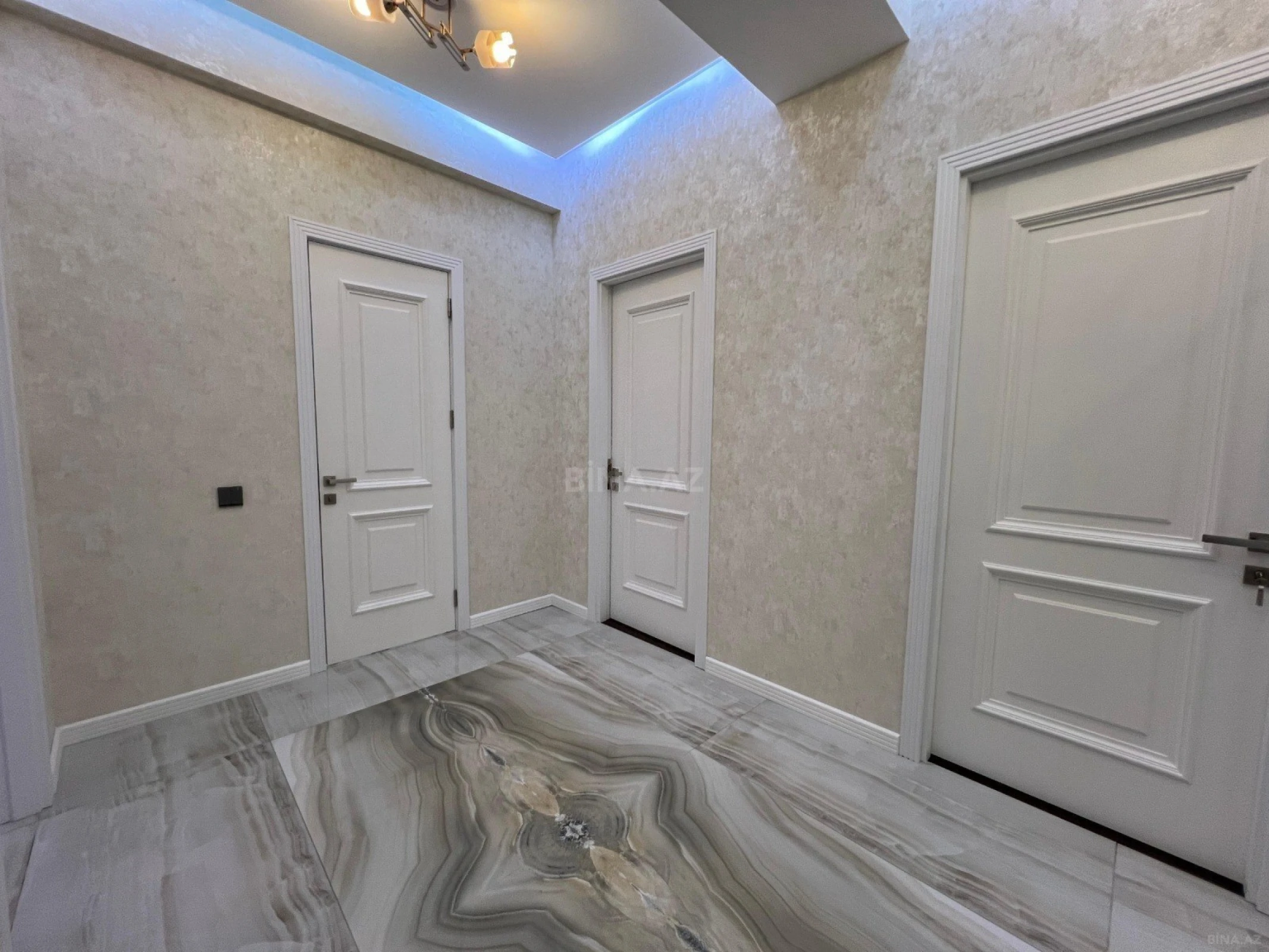 Kirayə verilir 2 otaqlı mənzil 100 m²