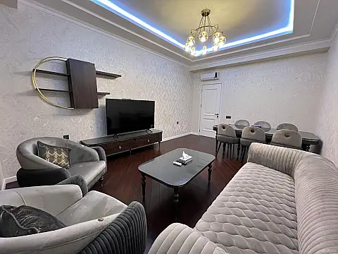 Kirayə verilir 2 otaqlı mənzil 100 m²