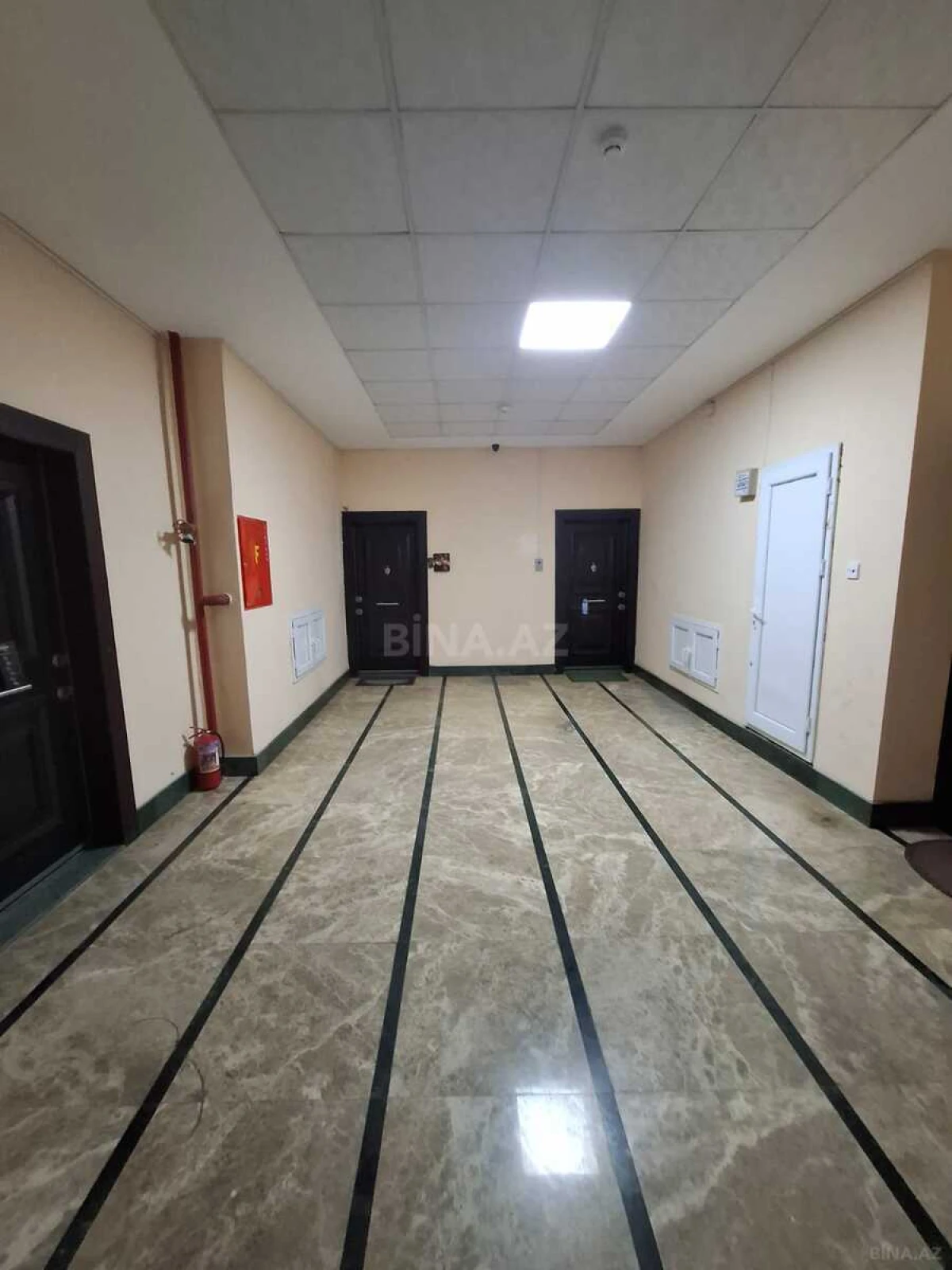 Satılır 4 otaqlı mənzil 190 m²