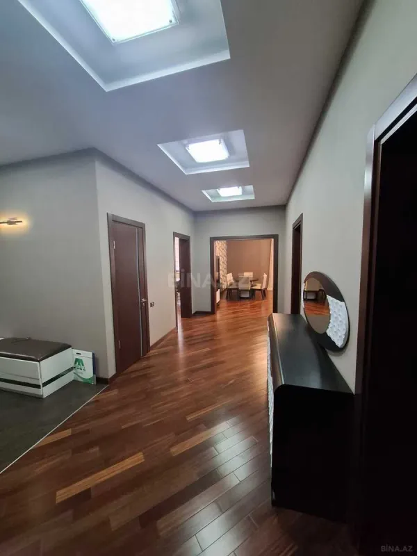 Satılır 4 otaqlı mənzil 190 m²