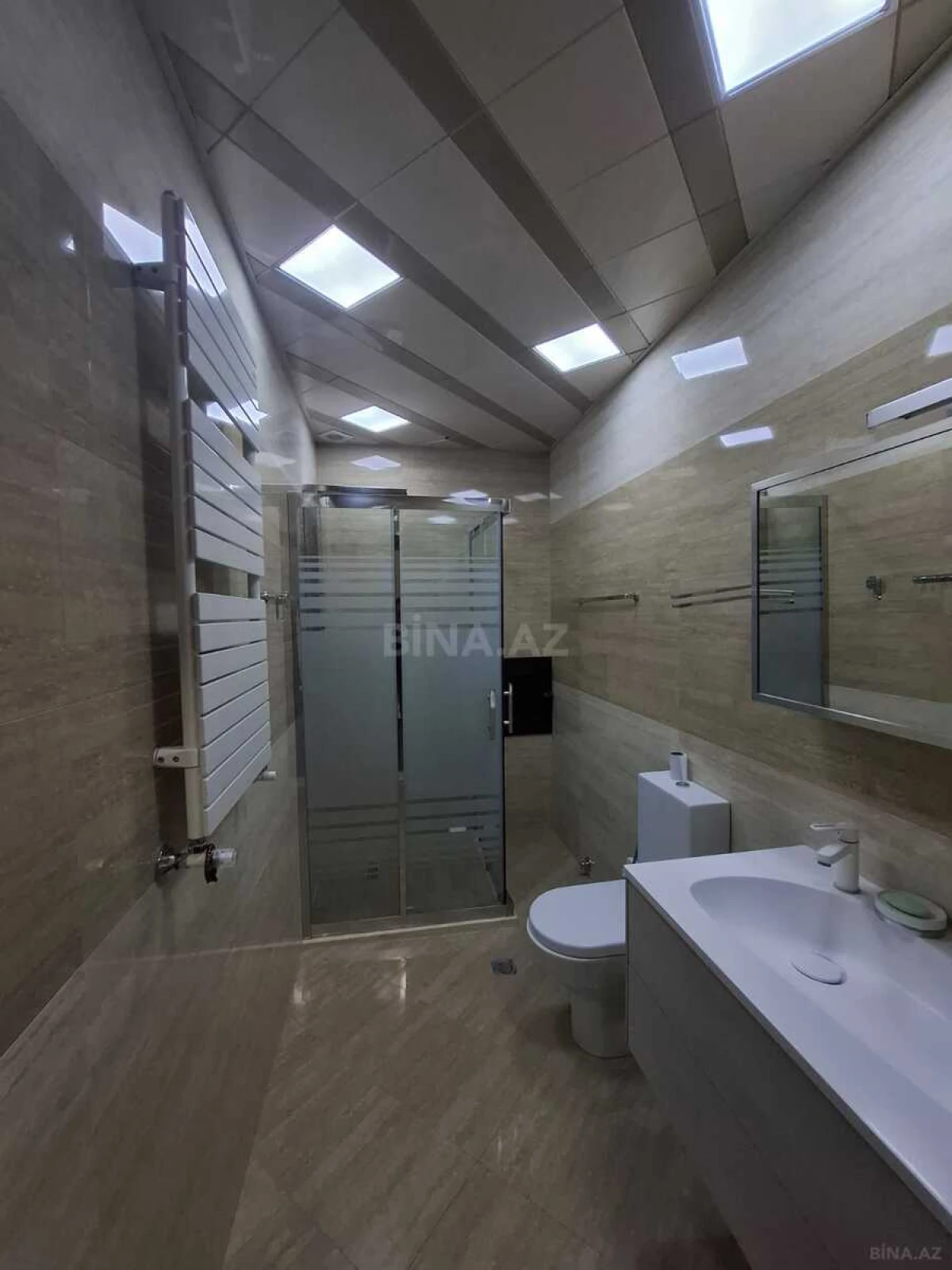 Satılır 4 otaqlı mənzil 190 m²