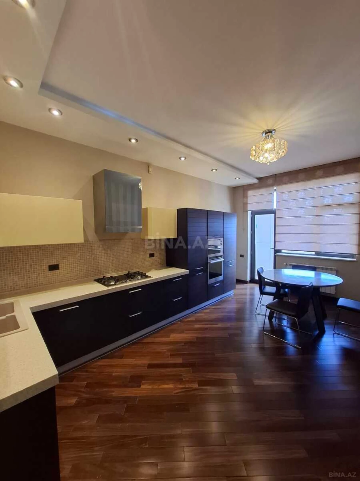 Satılır 4 otaqlı mənzil 190 m²