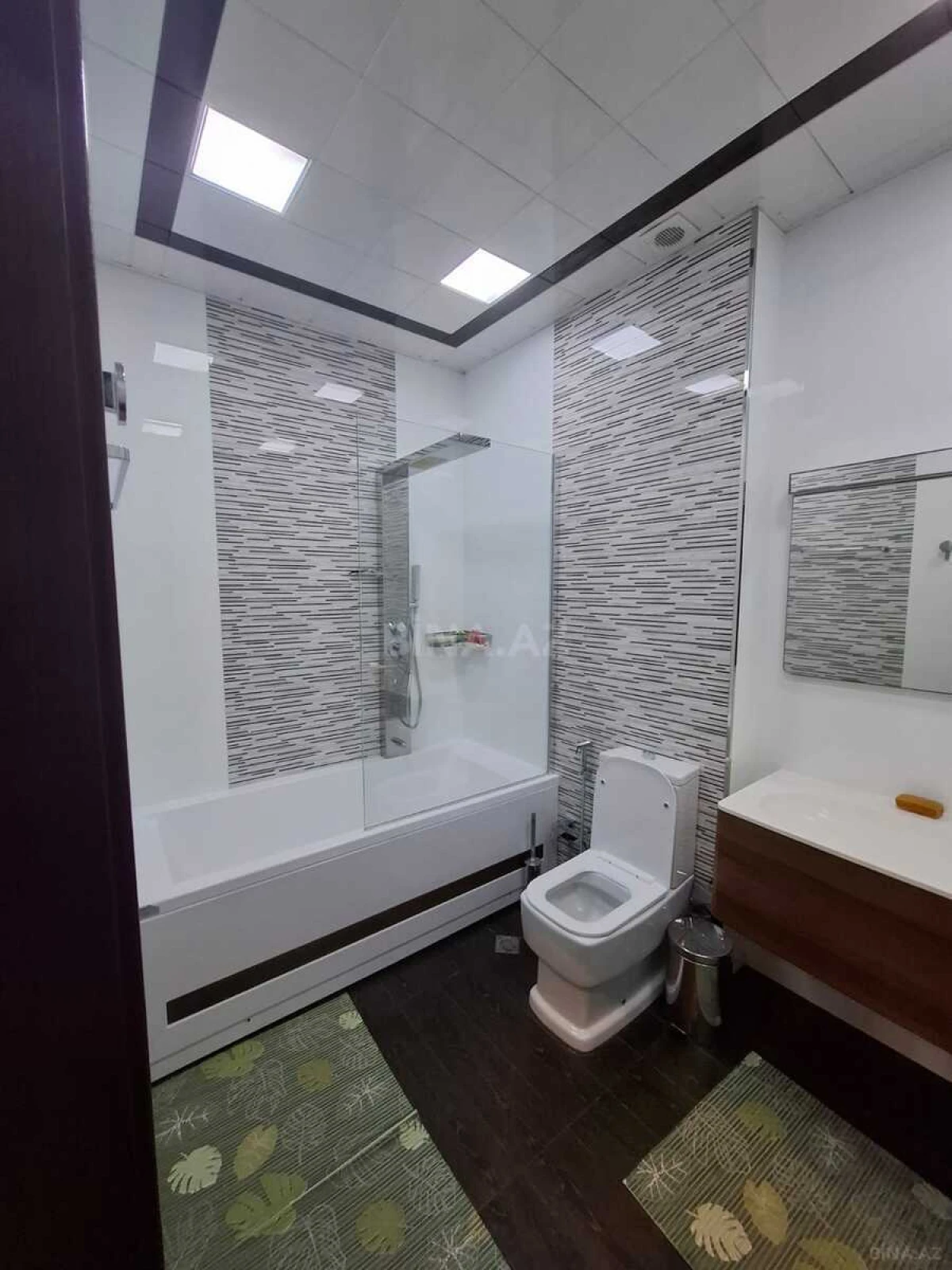 Satılır 4 otaqlı mənzil 190 m²