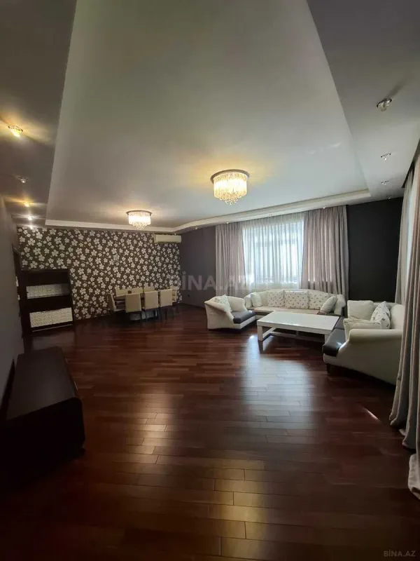 Satılır 4 otaqlı mənzil 190 m²