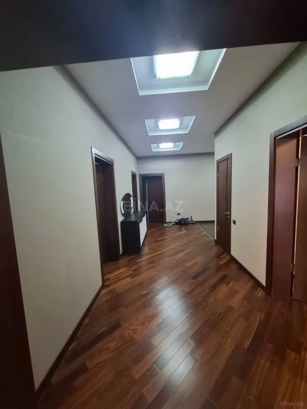 Satılır 4 otaqlı mənzil 190 m²