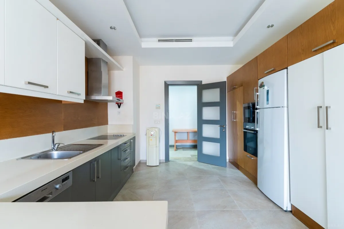 Kirayə verilir 3 otaqlı mənzil 162 m²