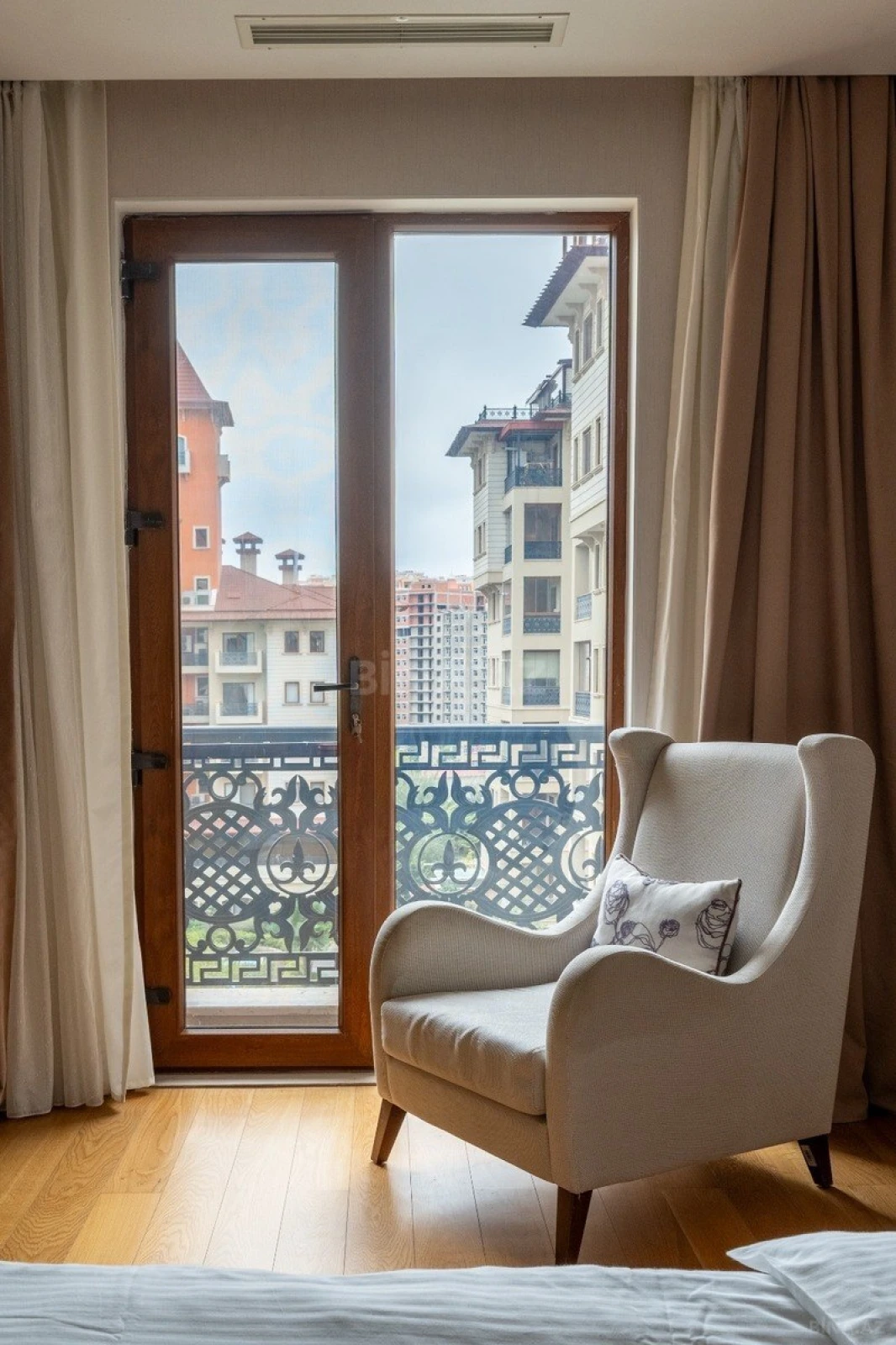 Kirayə verilir 3 otaqlı mənzil 162 m²