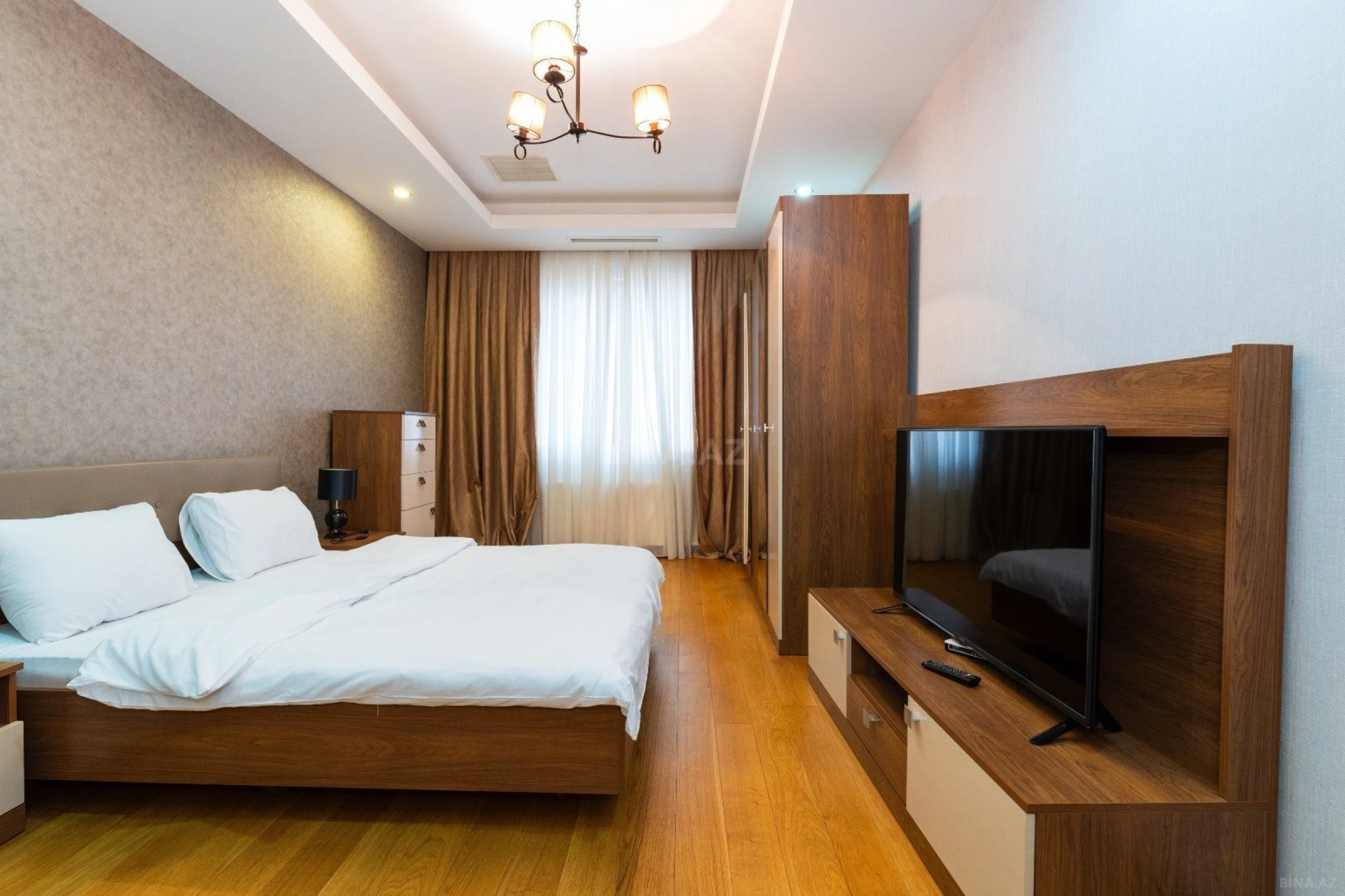 Kirayə verilir 3 otaqlı mənzil 162 m²