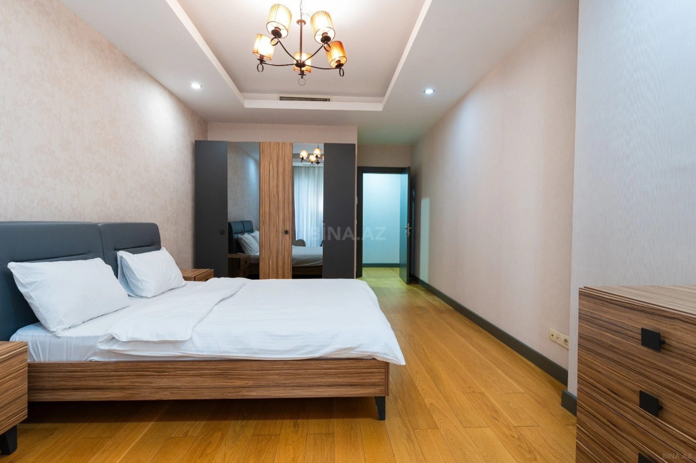 Kirayə verilir 3 otaqlı mənzil 162 m²