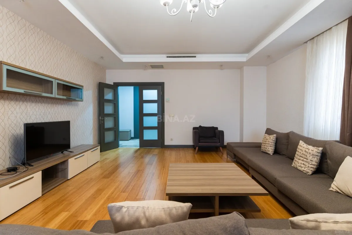Kirayə verilir 3 otaqlı mənzil 162 m²