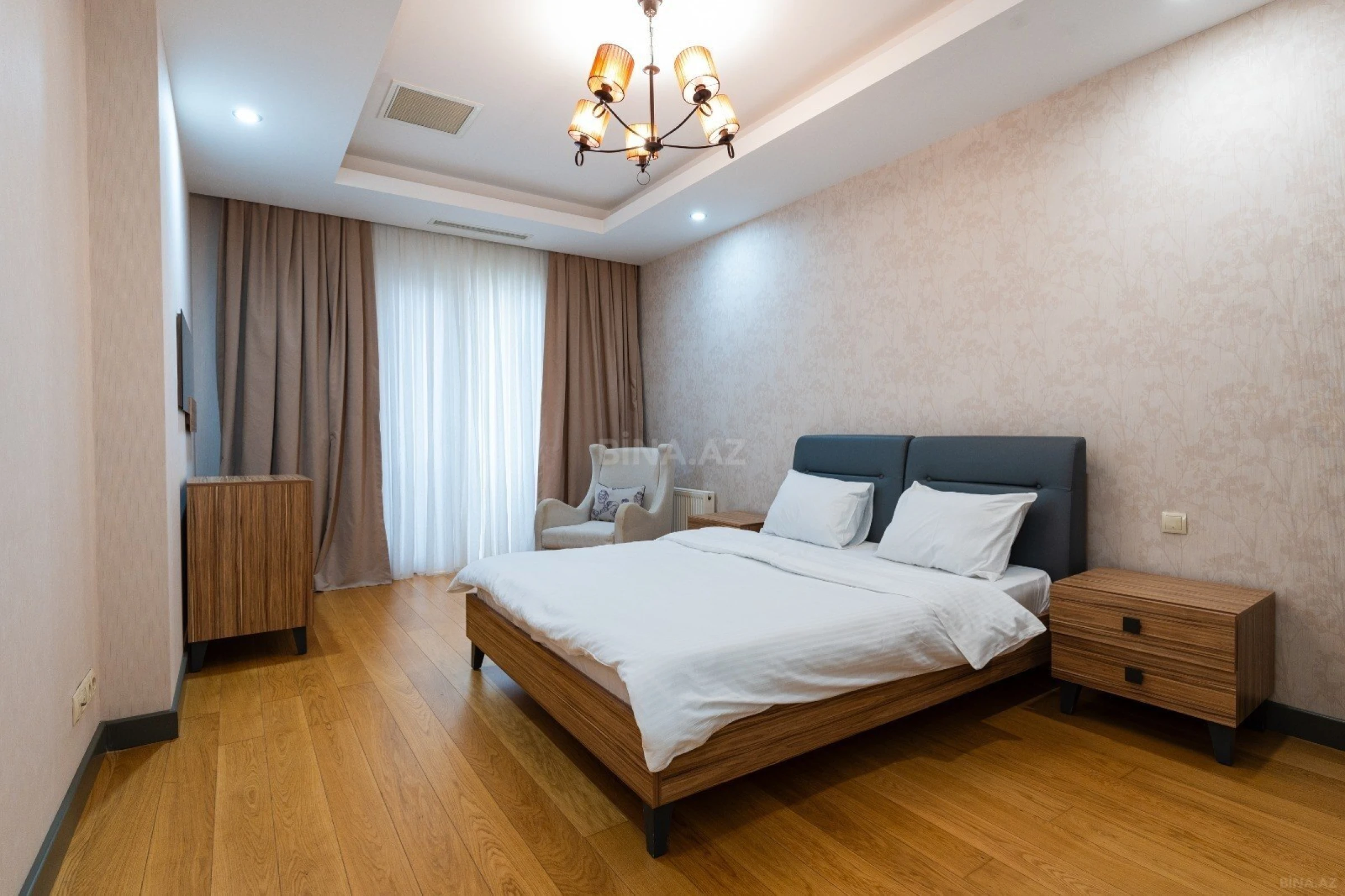 Kirayə verilir 3 otaqlı mənzil 162 m²