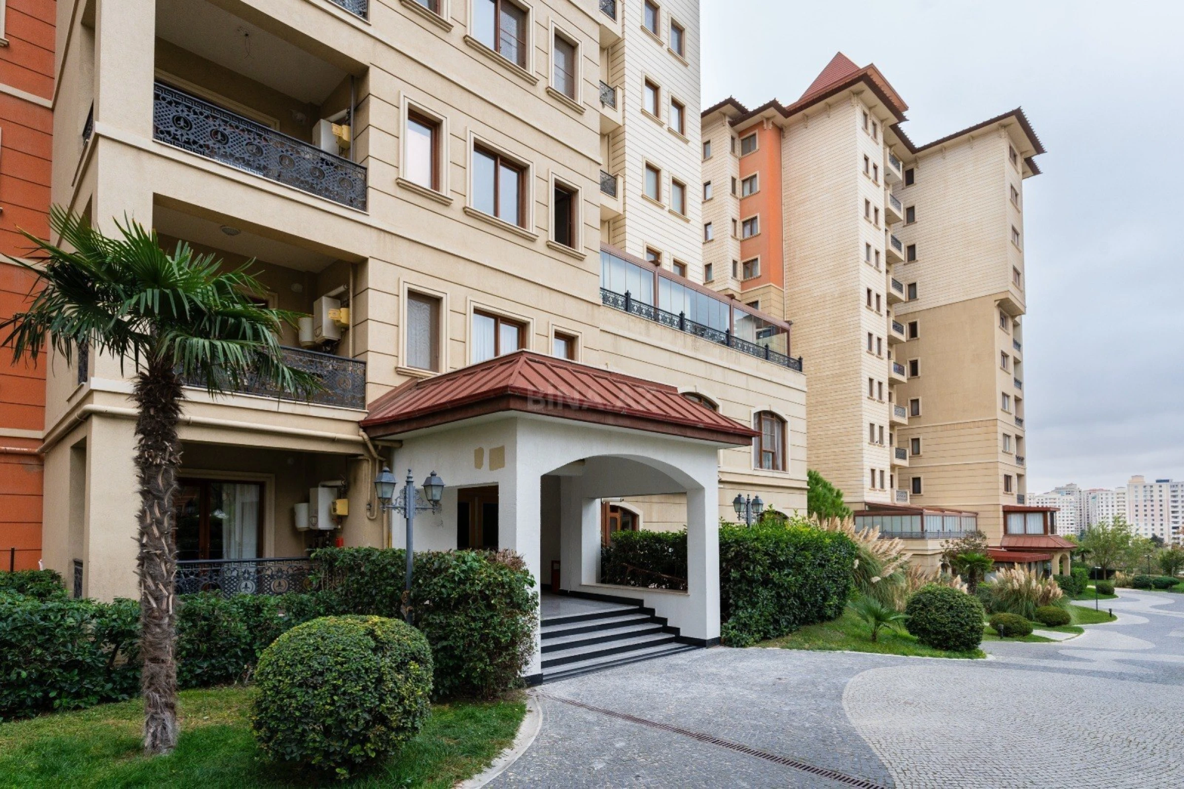 Kirayə verilir 3 otaqlı mənzil 162 m²