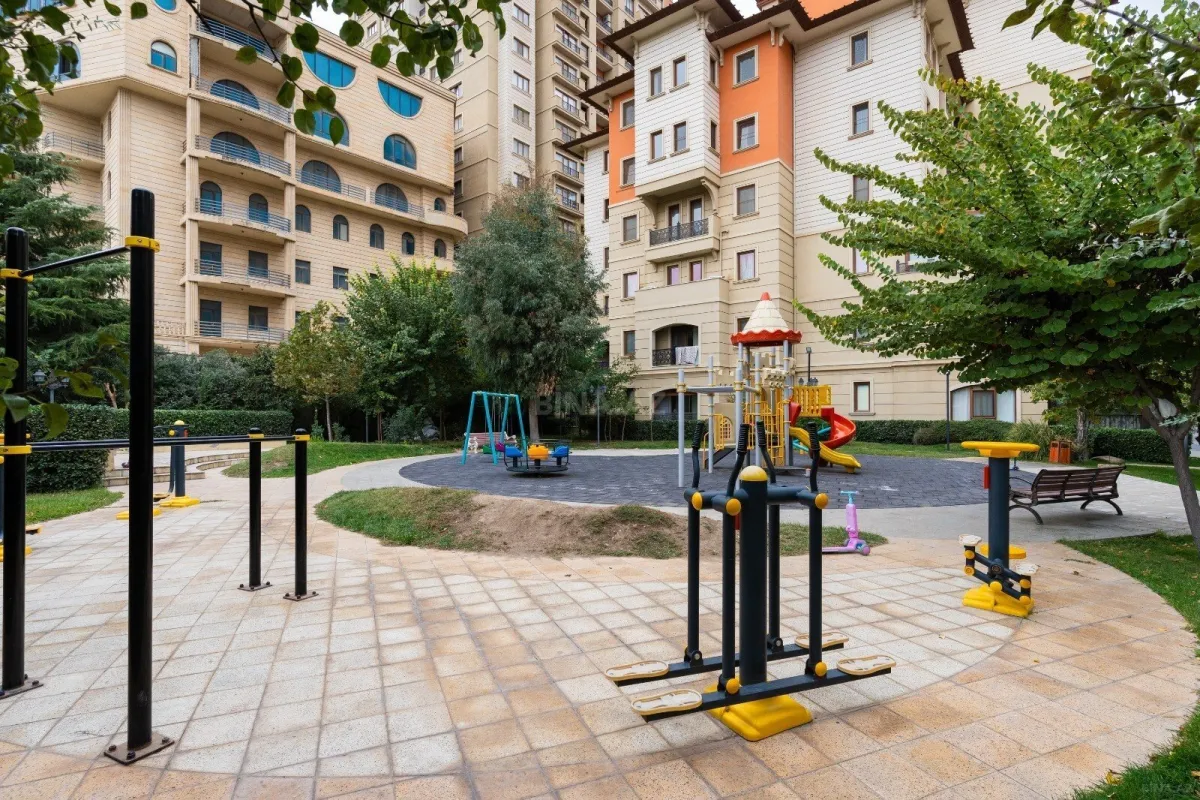 Kirayə verilir 3 otaqlı mənzil 162 m²