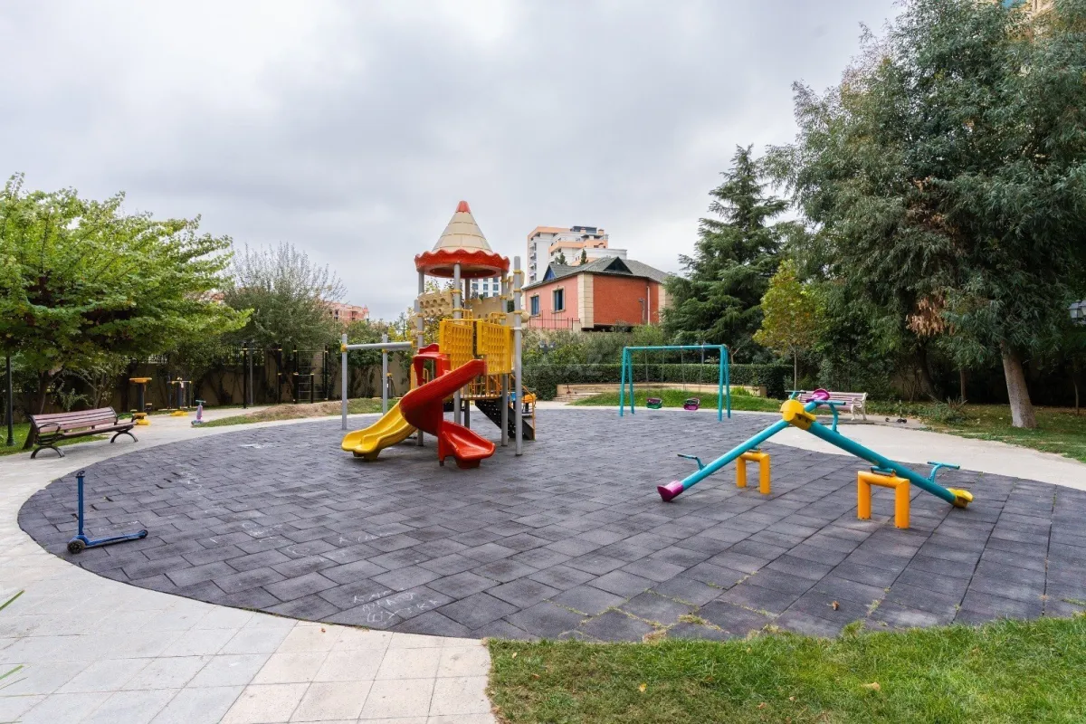 Kirayə verilir 3 otaqlı mənzil 162 m²