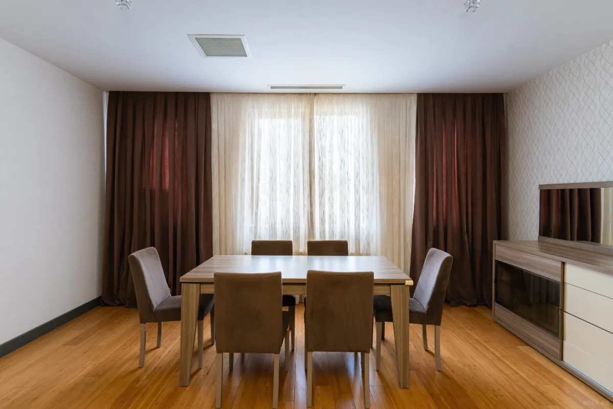 Kirayə verilir 3 otaqlı mənzil 162 m²