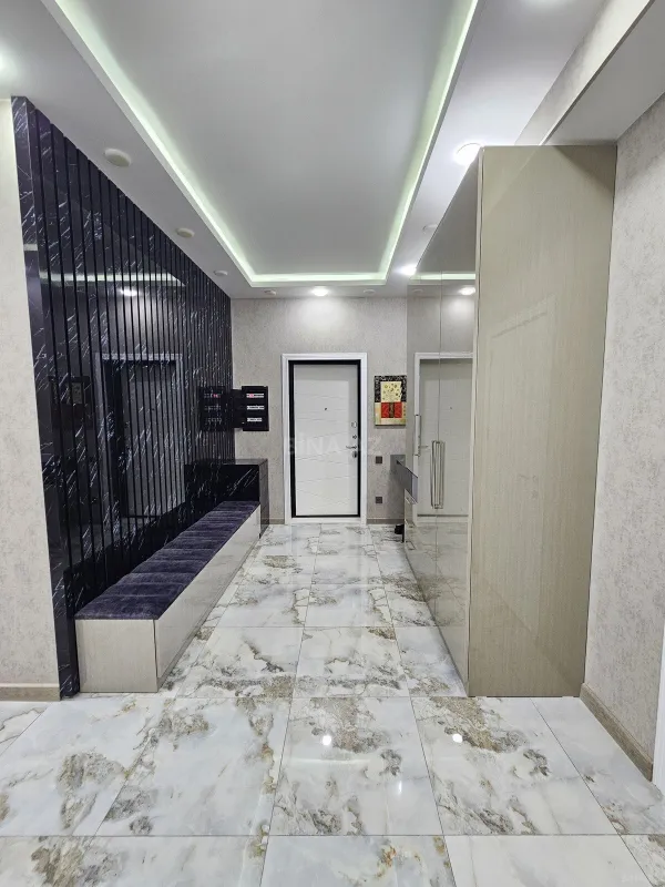 Satılır 4 otaqlı mənzil 230 m²