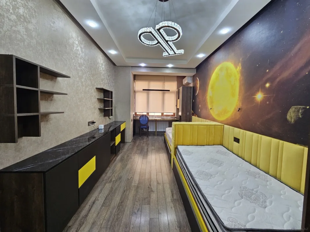 Satılır 4 otaqlı mənzil 230 m²