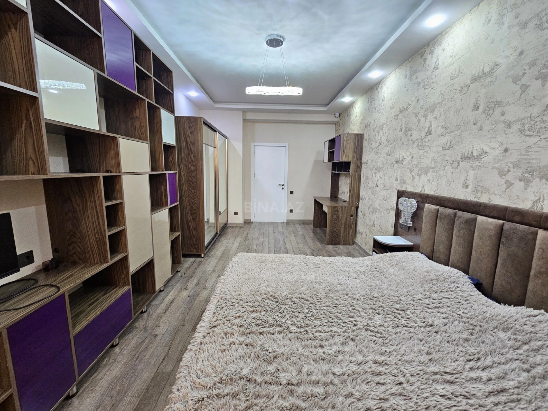Satılır 4 otaqlı mənzil 230 m²