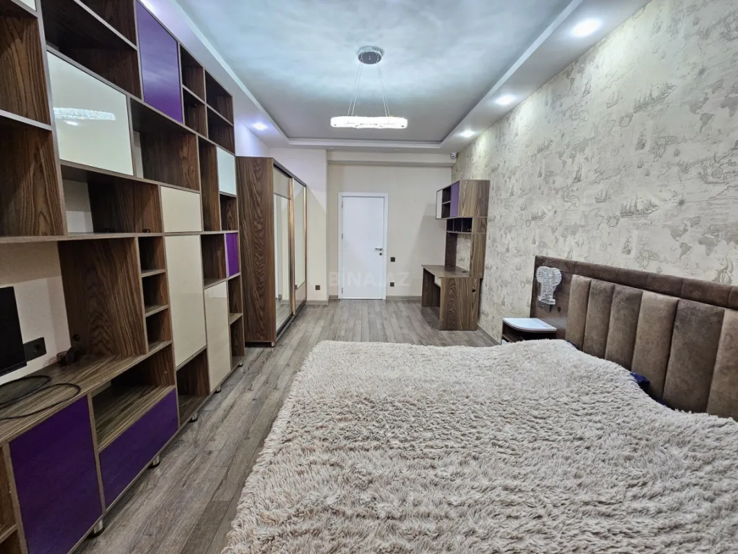 Satılır 4 otaqlı mənzil 230 m²