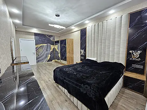 Satılır 4 otaqlı mənzil 230 m²