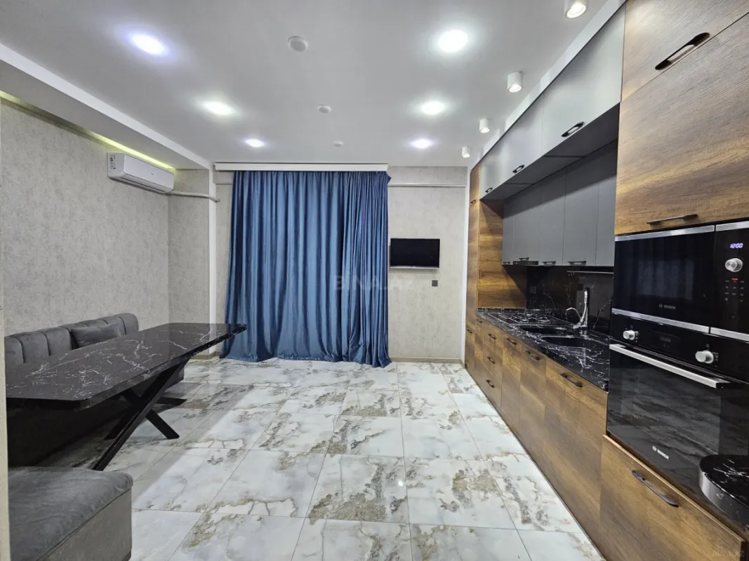 Satılır 4 otaqlı mənzil 230 m²