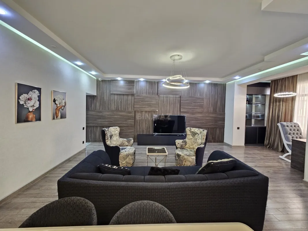 Satılır 4 otaqlı mənzil 230 m²
