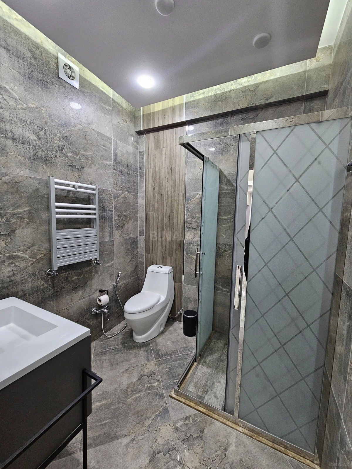 Satılır 4 otaqlı mənzil 230 m²
