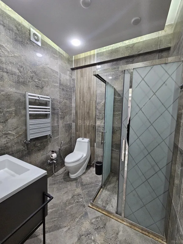 Satılır 4 otaqlı mənzil 230 m²