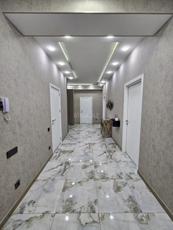 Satılır 4 otaqlı mənzil 230 m²