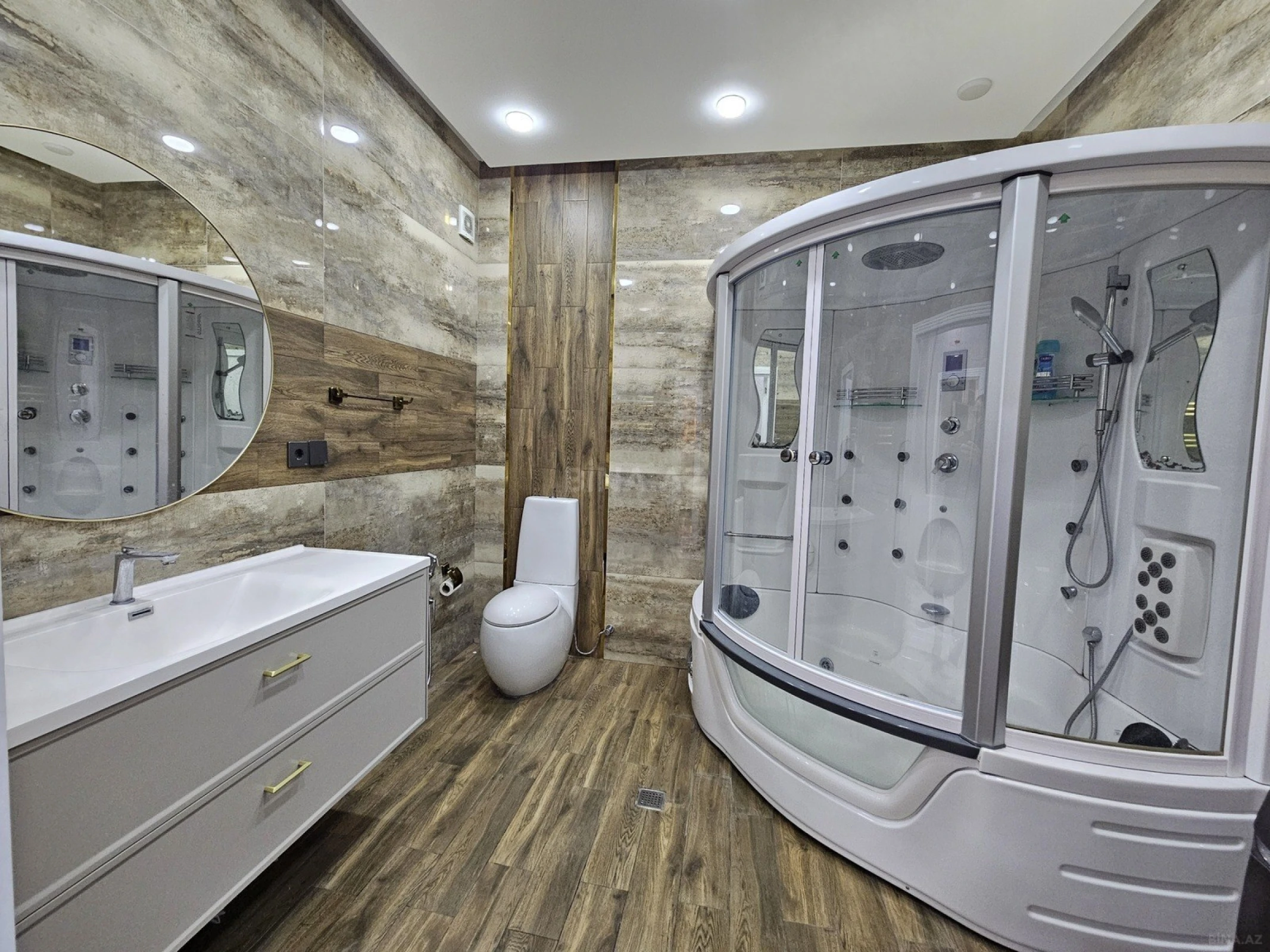 Satılır 4 otaqlı mənzil 230 m²