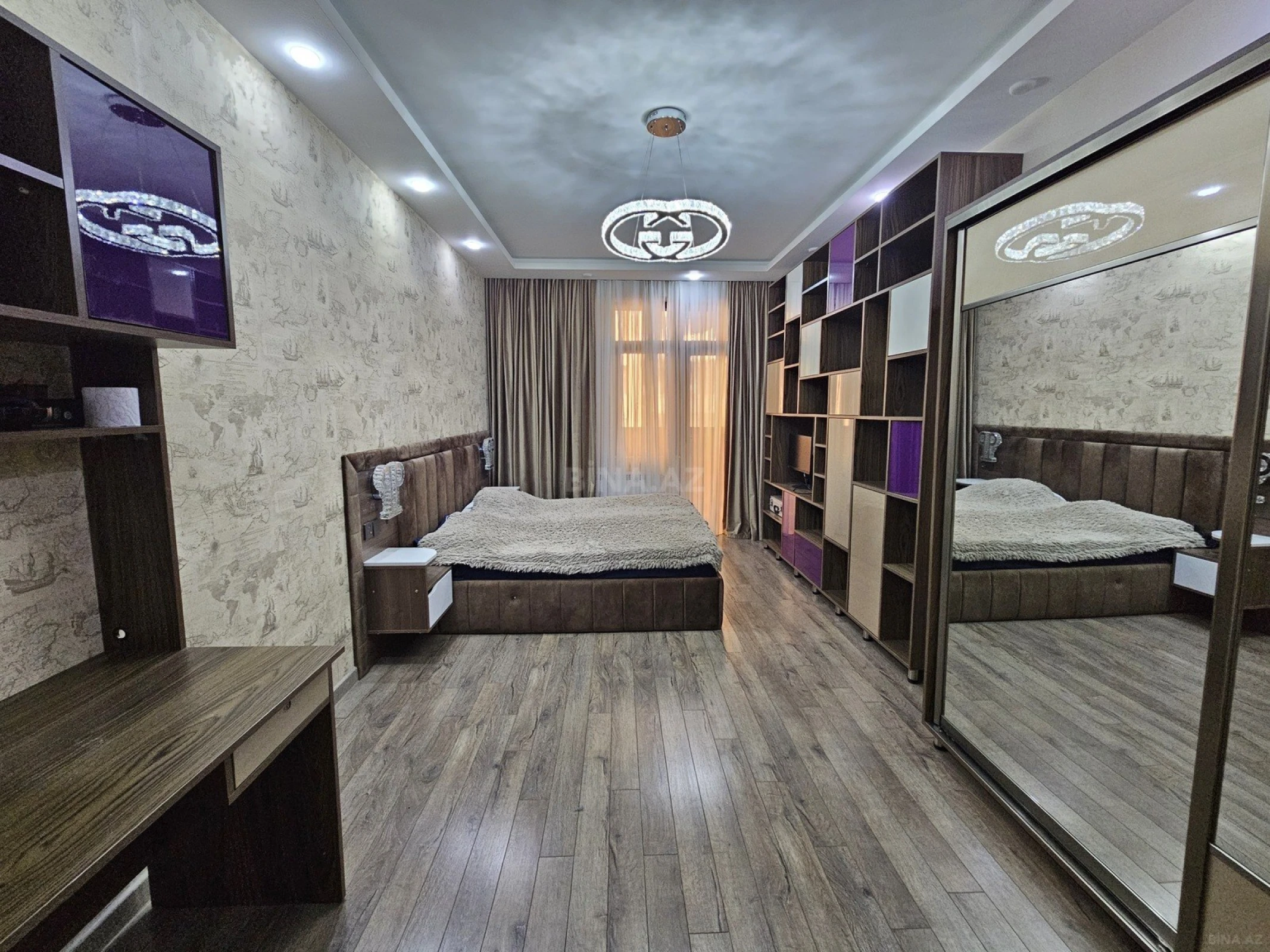 Satılır 4 otaqlı mənzil 230 m²