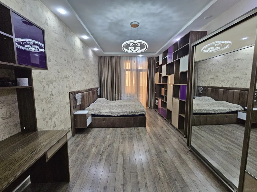 Satılır 4 otaqlı mənzil 230 m²