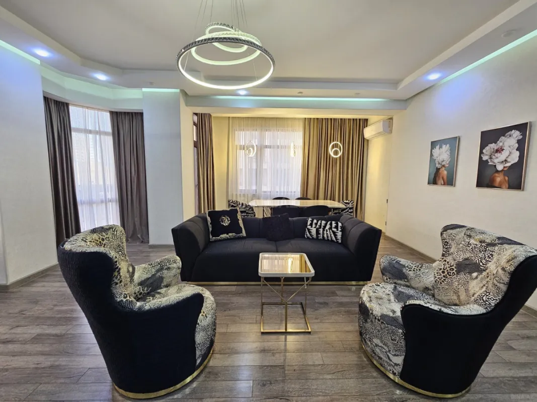 Satılır 4 otaqlı mənzil 230 m²