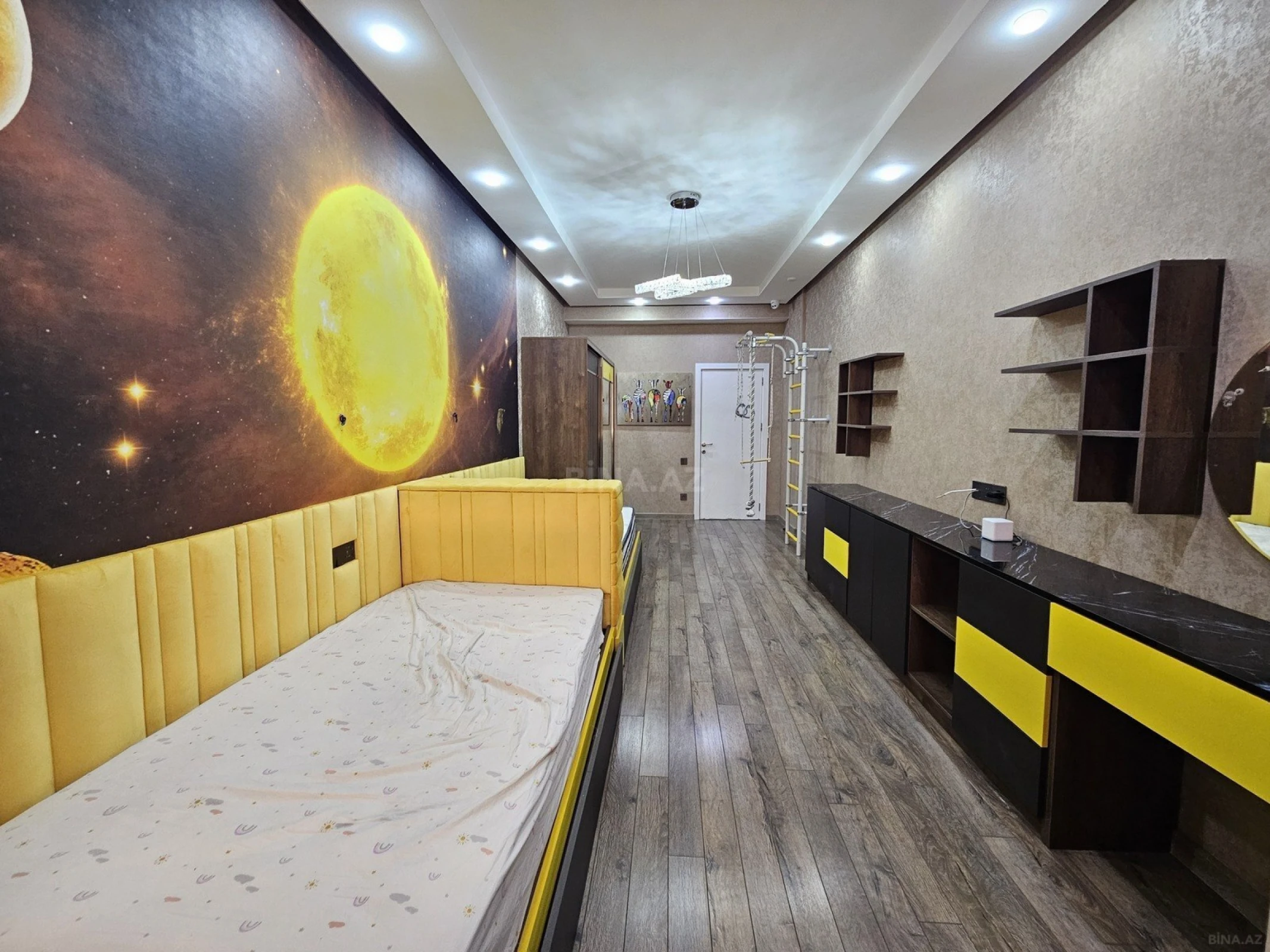 Satılır 4 otaqlı mənzil 230 m²