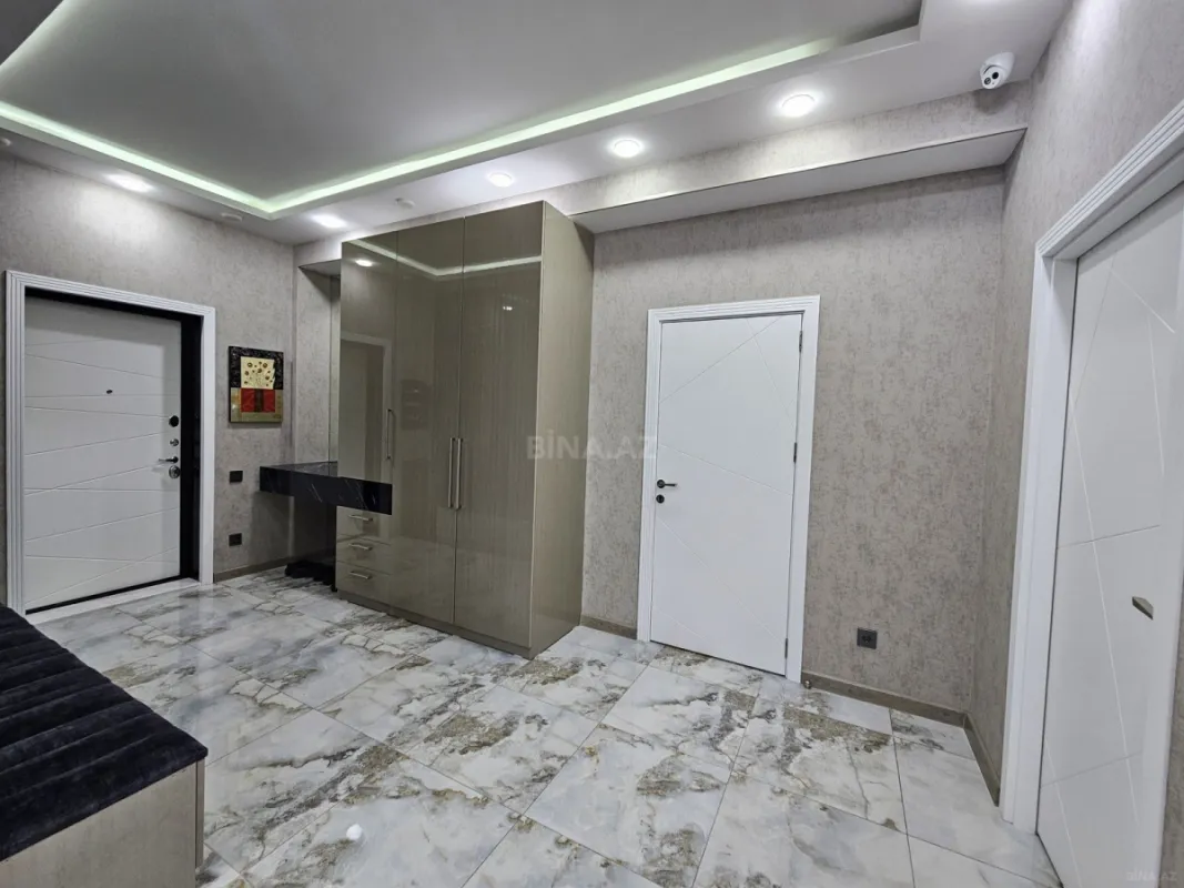 Satılır 4 otaqlı mənzil 230 m²