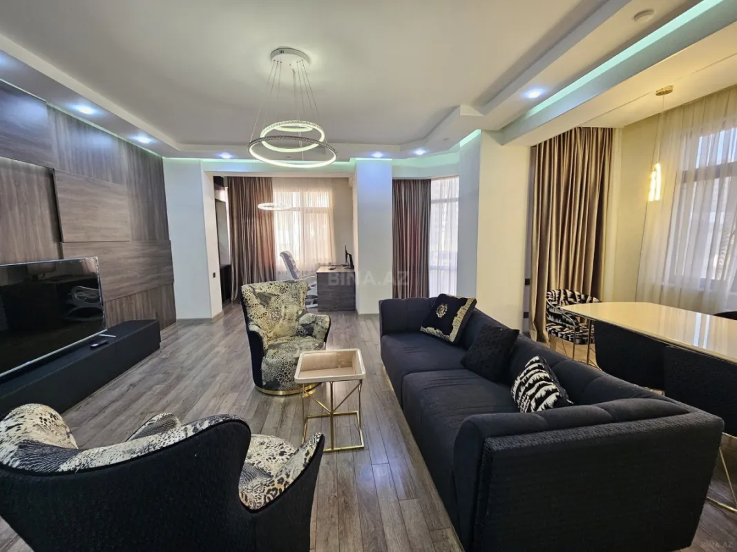 Satılır 4 otaqlı mənzil 230 m²