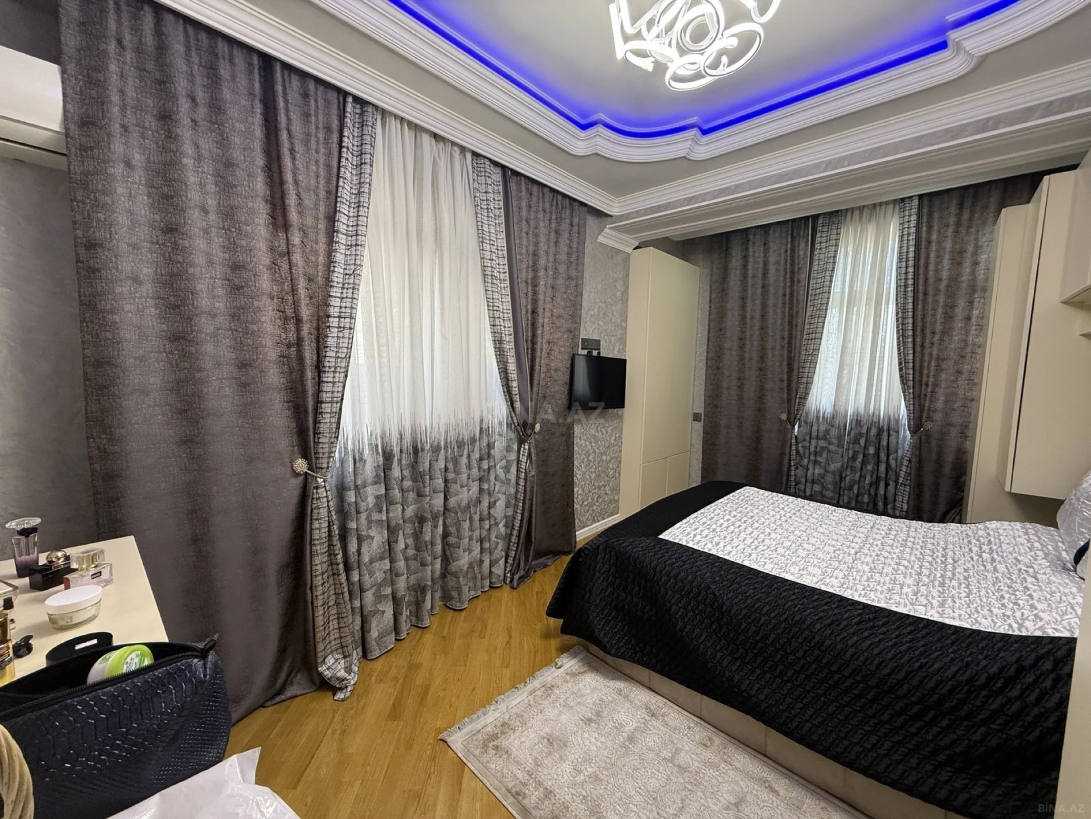 Satılır 3 otaqlı mənzil 115 m²